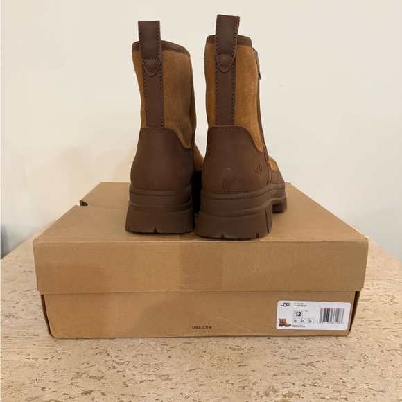 UGG® Ashton Zip - Picture 8 of 14